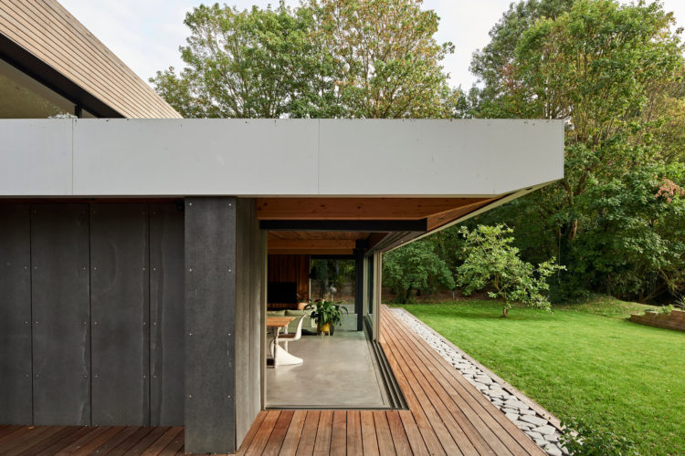 Large glass sliding doors 3 panels with openig corners in Richmond