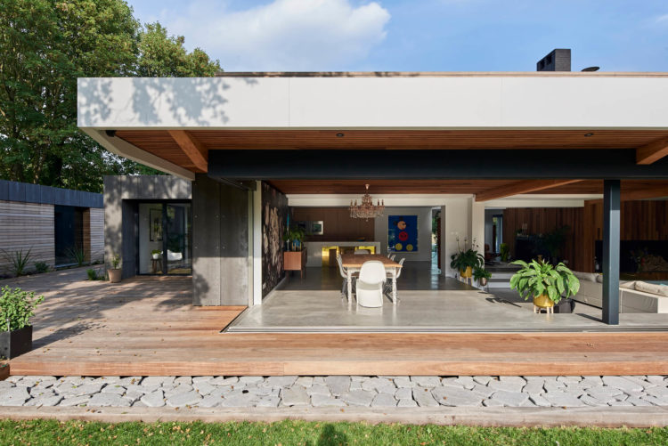 Large glass sliding doors 3 panels with openig corners in Richmond